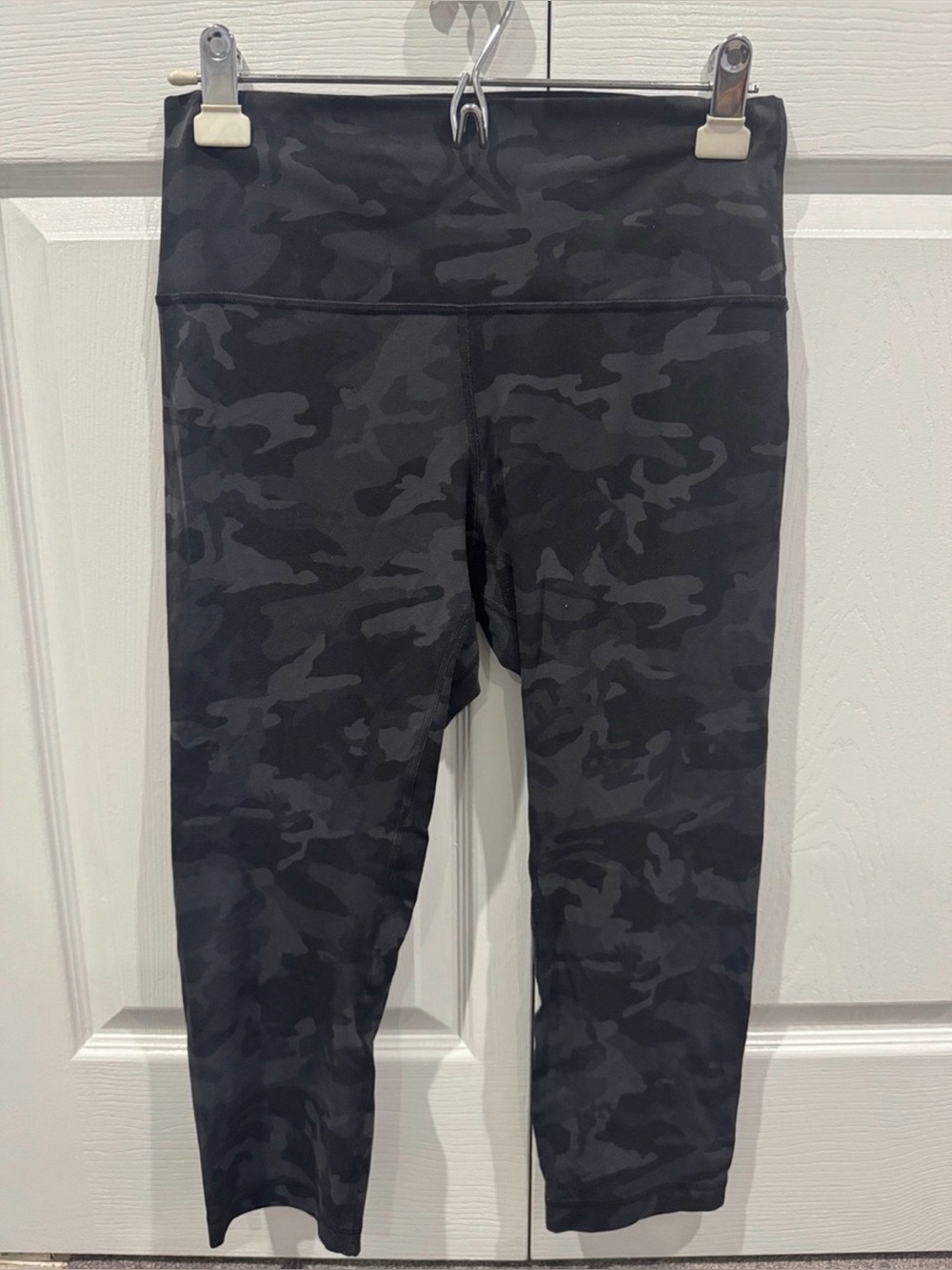 Lululemon Black Camo Capri Leggings